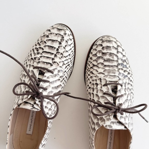 Diane Von Furstenberg Ziggy Boa Snake Print Oxford Loafers Size 8 - Picture 2 of 7